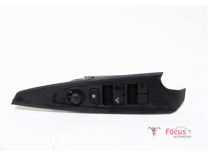 Usados Interruptor combinado de ventanillas Mazda 2 (DJ/DL) 1.5 SkyActiv-G 90 Precio € 50,00 Norma de margen ofrecido por Focus Automotive