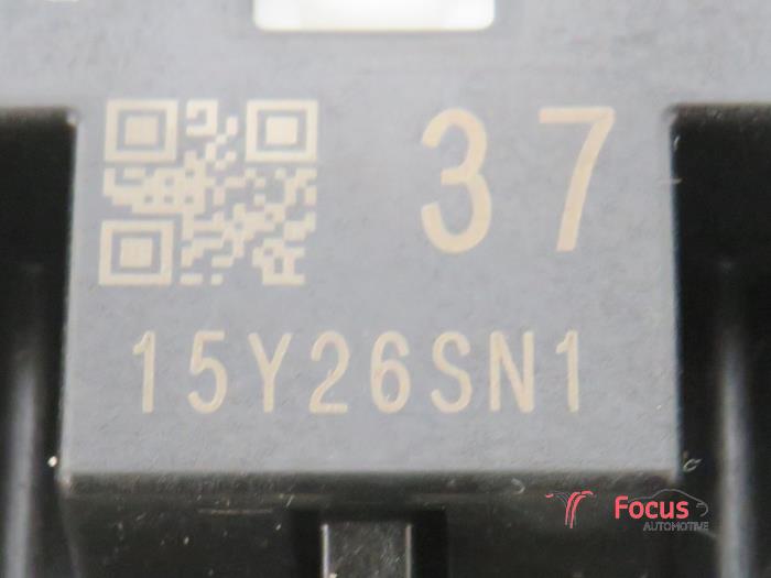 Interruptor combinado columna de dirección de un Nissan Qashqai (J11) 1.2 DIG-T 16V 2016