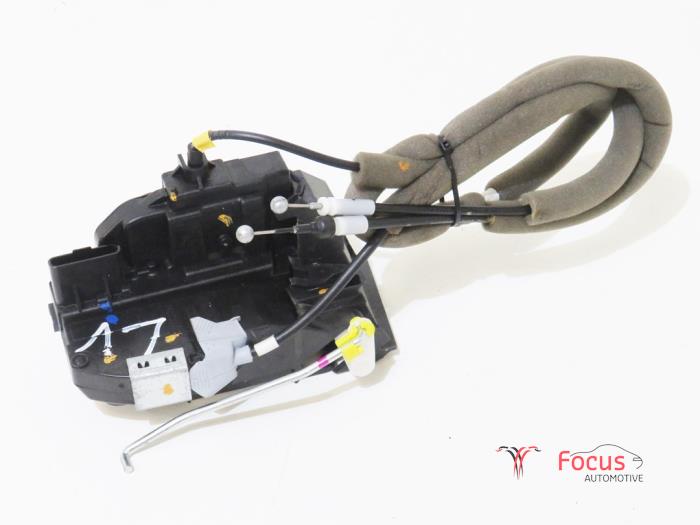 Nissan Qashqai Door lock mechanisms 4door, front left stock