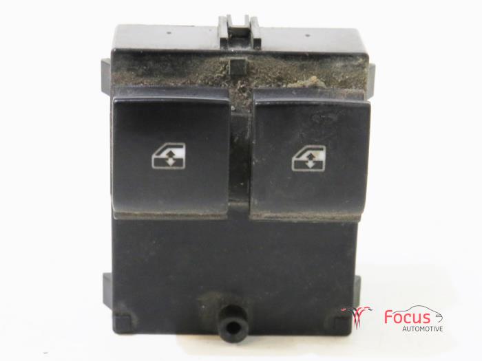Usados Interruptor combinado de ventanillas Opel Adam 1.2 16V Precio € 19,95 Norma de margen ofrecido por Focus Automotive