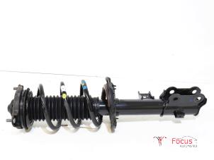 Used Front shock absorber rod, right Kia Sportage (QL) 1.6 GDI 132 16V 4x2 Price € 175,00 Margin scheme offered by Focus Automotive