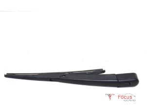 Usagé Bras essuie-glace arrière Kia Sportage (QL) 1.6 GDI 132 16V 4x2 Prix € 24,95 Règlement à la marge proposé par Focus Automotive
