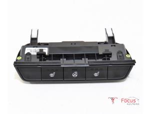Used Seat heating switch Kia Sportage (QL) 1.6 GDI 132 16V 4x2 Price € 35,00 Margin scheme offered by Focus Automotive