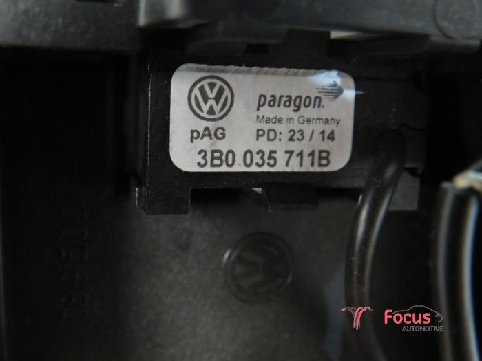 Eclairage intérieur avant d'un Volkswagen Polo V (6R) 1.4 TDI 12V 90 2014