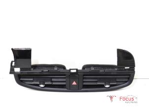 Usagé Grille aération tableau de bord Kia Picanto (JA) 1.2 16V Prix € 45,00 Règlement à la marge proposé par Focus Automotive