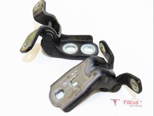 Used Front door hinge, right Opel Adam 1.2 16V Price € 15,00 Margin scheme offered by Focus Automotive