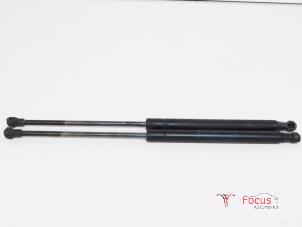 Używane Zestaw amortyzatorów gazowych tylnej klapy Ford Ka II 1.2 Cena € 5,00 Procedura marży oferowane przez Focus Automotive