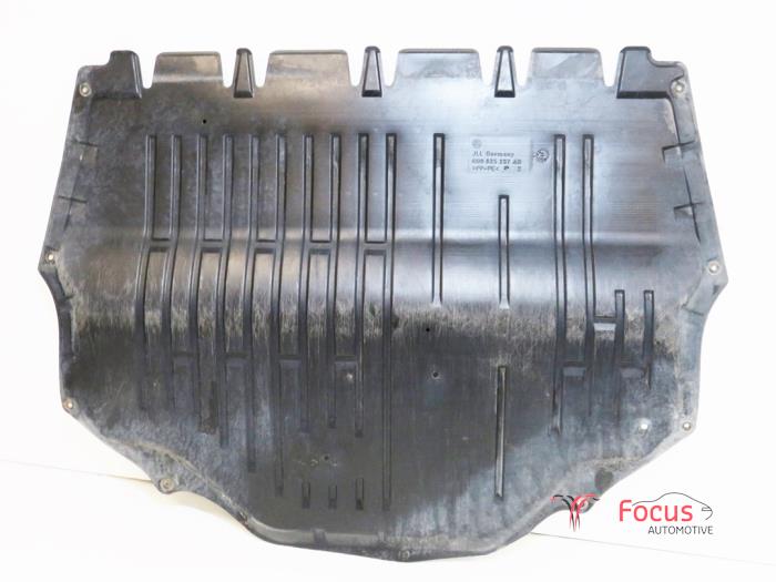 Engine cover from a Seat Ibiza IV (6J5) 1.4 TDI 2009