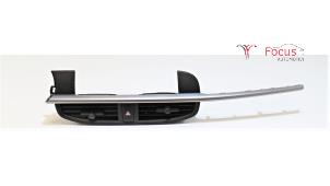 Używane Kratka wentylacyjna deski rozdzielczej Kia Picanto (JA) 1.0 12V Cena € 45,00 Procedura marży oferowane przez Focus Automotive