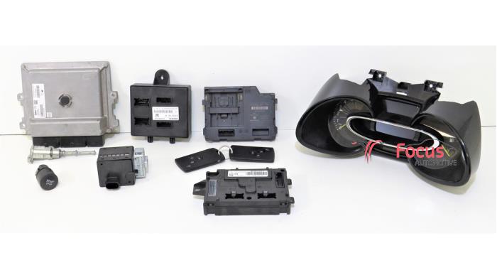 Used Ignition lock + computer Renault Clio IV (5R) 0.9 Energy TCE 90 12V Price € 225,00 Margin scheme offered by Focus Automotive