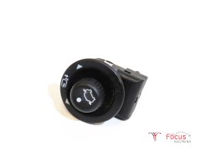 Usados Interruptor de retrovisor Ford Fiesta 6 (JA8) 1.6 TDCi 16V 90 Precio € 10,00 Norma de margen ofrecido por Focus Automotive