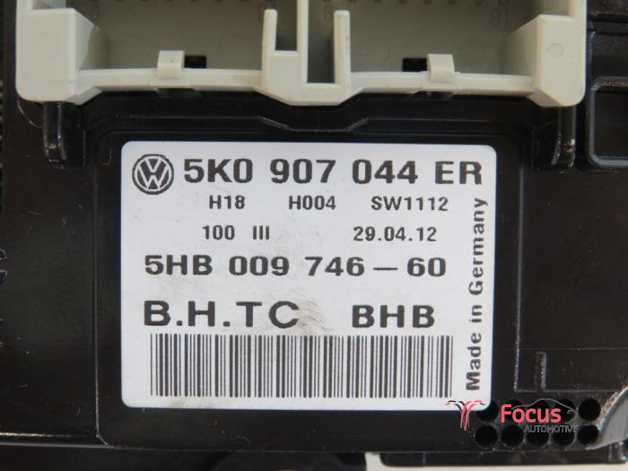 Panel sterowania nagrzewnicy z Volkswagen Golf VI (5K1) 1.6 TDI 16V 2012