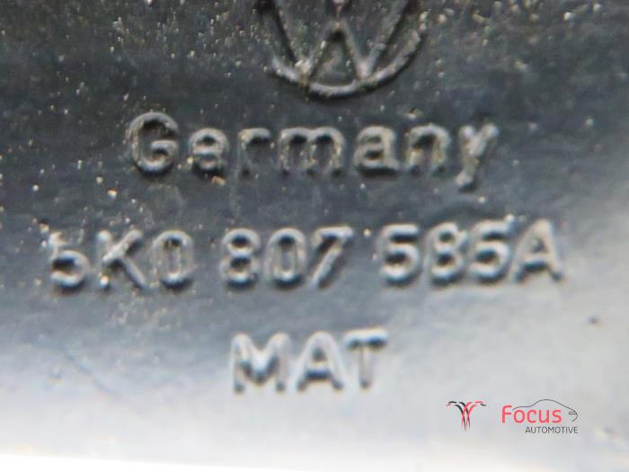 Rama zderzaka tyl z Volkswagen Golf VI (5K1) 1.6 TDI 16V 2012