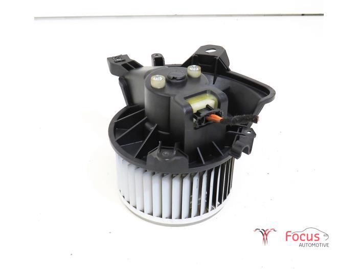 Motor de ventilador de calefactor de un Fiat Punto Evo (199) 1.2 Euro 4 2009