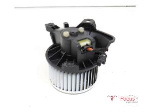 Usados Motor de ventilador de calefactor Fiat Punto Evo (199) 1.2 Euro 4 Precio € 15,00 Norma de margen ofrecido por Focus Automotive
