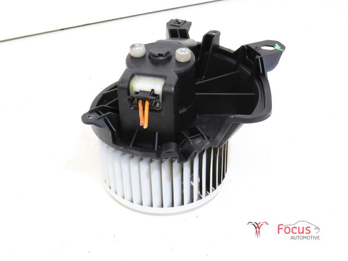 Motor de ventilador de calefactor de un Fiat Punto Evo (199) 1.2 Euro 4 2011