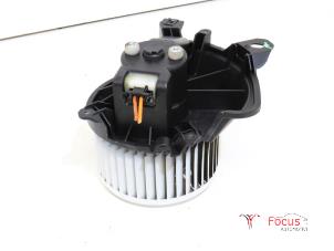 Usados Motor de ventilador de calefactor Fiat Punto Evo (199) 1.2 Euro 4 Precio € 20,00 Norma de margen ofrecido por Focus Automotive
