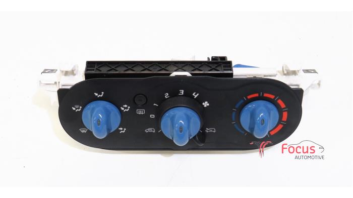 Heater control panel from a Renault Twingo II (CN) 1.2 16V LEV 2012