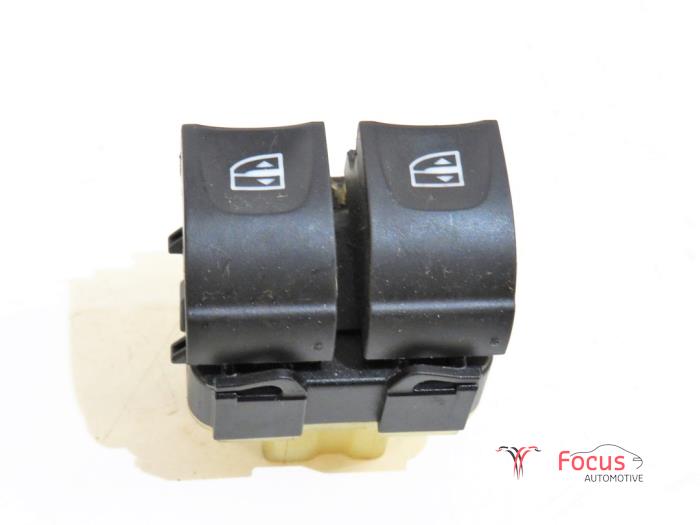 Usados Interruptor combinado de ventanillas Renault Clio IV (5R) 1.2 16V Precio € 6,95 Norma de margen ofrecido por Focus Automotive