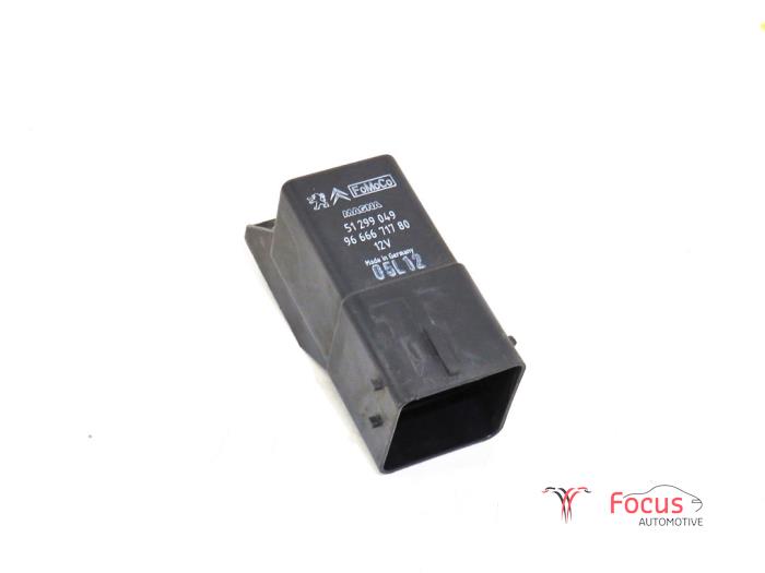 Glow plug relay from a Volvo V40 (MV) 1.6 D2 2013