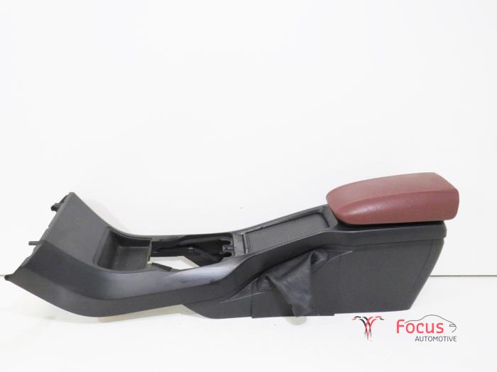 Middle console from a Volvo V40 (MV) 1.6 D2 2013