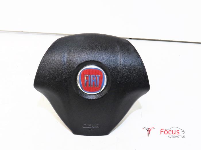 Airbag gauche (volant) d'un Fiat Punto III (199) 1.4 2013