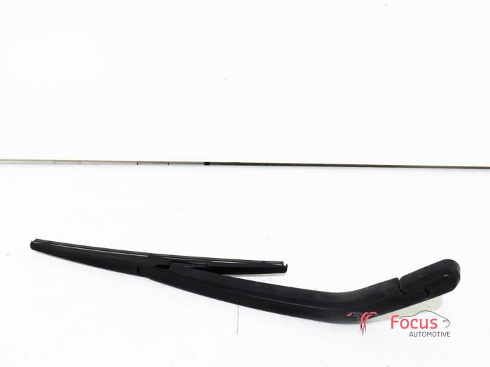 Rear wiper arm from a Hyundai i20 1.1 CRDi VGT 12V 2013