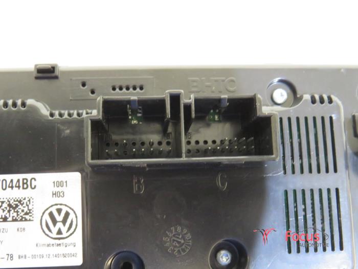 Heater control panel from a Volkswagen Golf VII (AUA) 1.6 TDI 16V 2014