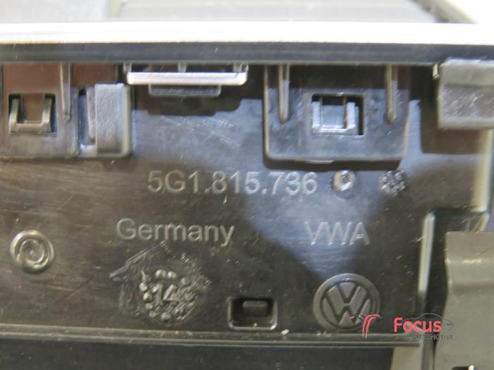 Elément tableau de bord d'un Volkswagen Golf VII (AUA) 1.6 TDI 16V 2014