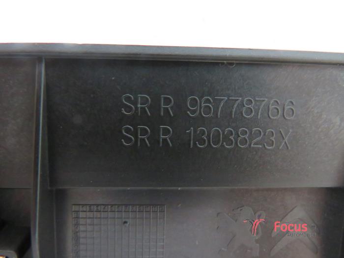 Dashboard vent from a Peugeot 308 (L3/L8/LB/LH/LP) 1.6 16V THP 2013