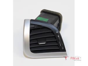 Usagé Aerateur tableau de bord Peugeot 206+ (2L/M) 1.4 XS Prix € 20,00 Règlement à la marge proposé par Focus Automotive