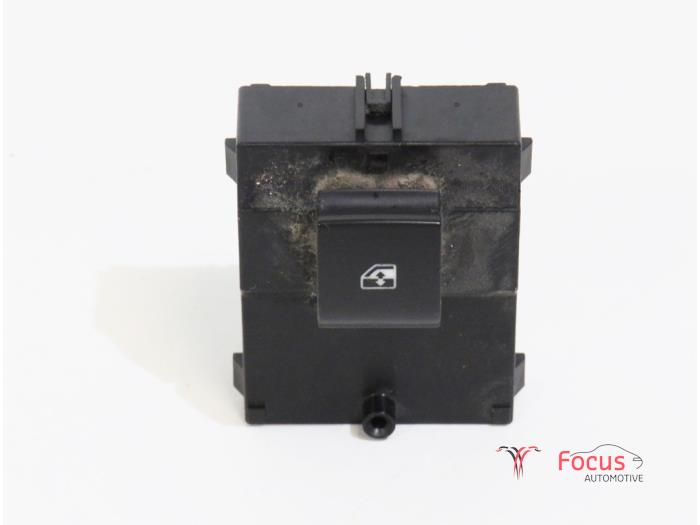 Usados Interruptor de ventanilla eléctrica Opel Adam 1.2 16V Precio € 10,00 Norma de margen ofrecido por Focus Automotive