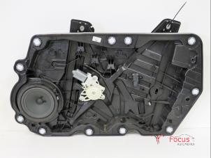 Używane Mechanizm szyby prawej przedniej wersja 2-drzwiowa Ford Fiesta 7 1.0 EcoBoost 12V 100 Cena € 50,00 Procedura marży oferowane przez Focus Automotive