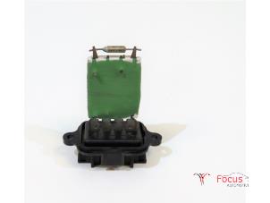 Used Heater resistor Renault Twingo III (AH) 1.0 SCe 70 12V Price € 25,00 Margin scheme offered by Focus Automotive