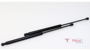 Used Set of tailgate gas struts Renault Twingo III (AH) 1.0 SCe 70 12V Price € 25,00 Margin scheme offered by Focus Automotive