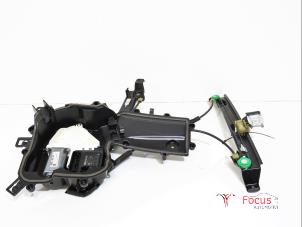 Usagé Mécanique vitre 4portes avant gauche Seat Leon (1P1) 1.9 TDI 105 Prix € 30,00 Règlement à la marge proposé par Focus Automotive
