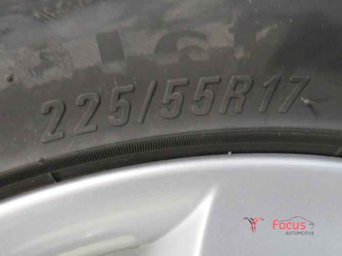 Felge + Reifen van een Mercedes-Benz Vito (639.6) 2.2 109 CDI 16V 2007