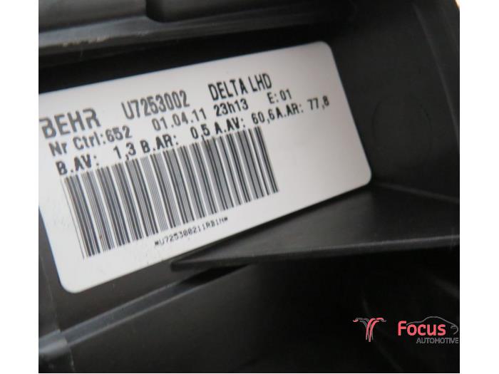 Silnik wentylatora nagrzewnicy z Opel Astra J (PC6/PD6/PE6/PF6) 1.7 CDTi 16V 110 2011