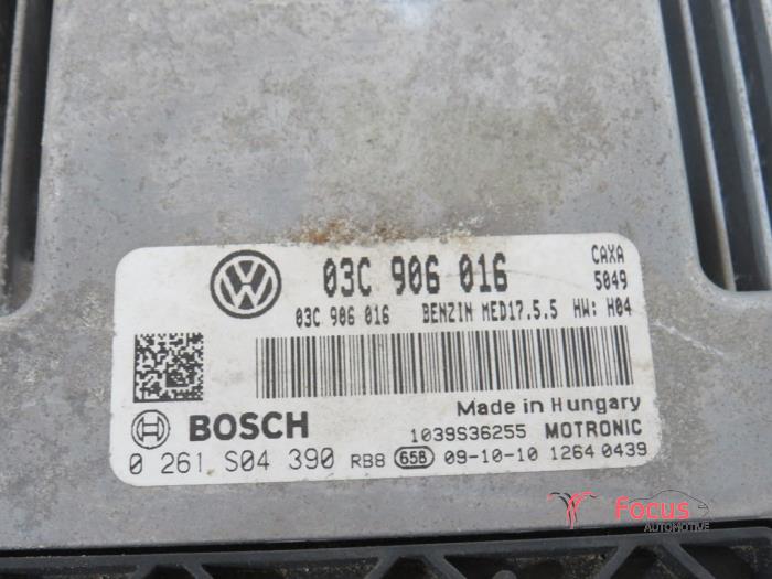 Calculateur moteur d'un Volkswagen Golf VI (5K1) 1.4 TSI 122 16V 2009