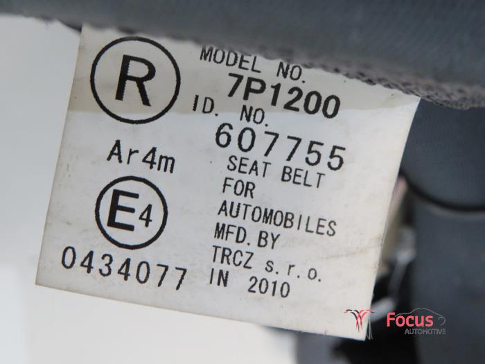 Rear seatbelt, right from a Toyota Aygo (B10) 1.0 12V VVT-i 2010