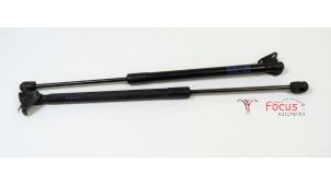 Used Set of tailgate gas struts Volkswagen Scirocco (137/13AD) 2.0 TSI 16V Price € 20,00 Margin scheme offered by Focus Automotive