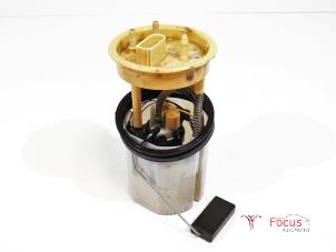 Usados Bomba eléctrica de combustible Volkswagen Polo V (6R) 1.6 TDI 16V 90 Precio € 50,00 Norma de margen ofrecido por Focus Automotive