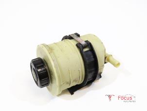 Used Power steering fluid reservoir Renault Trafic New (FL) 2.0 dCi 16V 115 Price € 15,00 Margin scheme offered by Focus Automotive