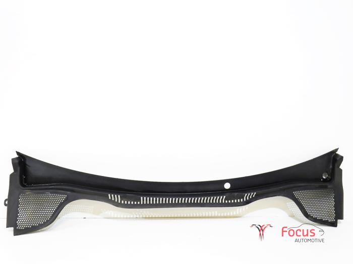 Cowl top grille from a Seat Ibiza IV (6J5) 1.2 12V 2011