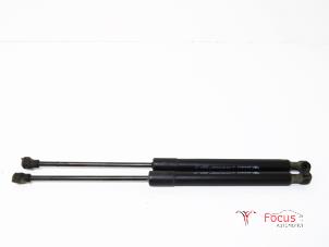 Used Set of tailgate gas struts Renault Clio IV Estate/Grandtour (7R) 0.9 Energy TCE 75 12V Price € 19,95 Margin scheme offered by Focus Automotive