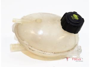 Used Expansion vessel Renault Clio IV (5R) 0.9 Energy TCE 90 12V Price € 20,00 Margin scheme offered by Focus Automotive