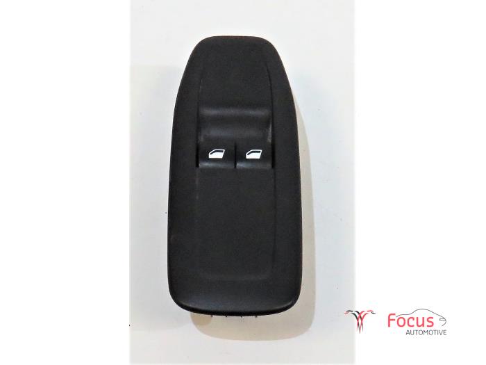 Usados Interruptor combinado de ventanillas Peugeot 208 I (CA/CC/CK/CL) 1.2 Vti 12V PureTech 82 Precio € 29,95 Norma de margen ofrecido por Focus Automotive
