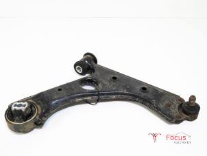 Usagé Bras de suspension avant droit Peugeot Bipper (AA) 1.4 HDi Prix € 17,50 Règlement à la marge proposé par Focus Automotive