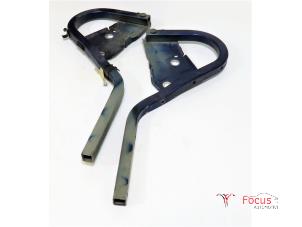 Used Bonnet Hinge BMW Mini One/Cooper (R50) 1.6 16V One Price € 35,00 Margin scheme offered by Focus Automotive