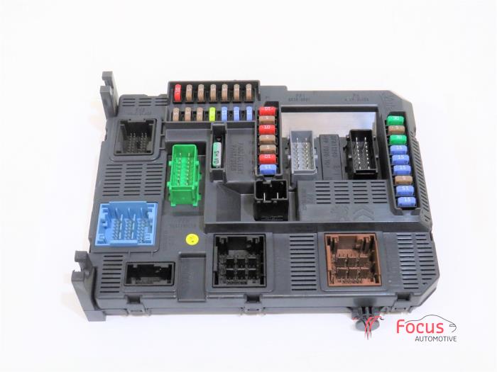 Fuse box Peugeot 208 I 1.2 Vti 12V PureTech 82 22611F VALEO